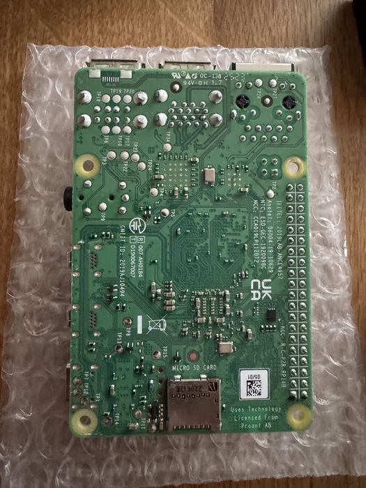 Raspberry Pi4 4 GB с зарядно, пасивна кутия и кабел с ON/OFF бутон