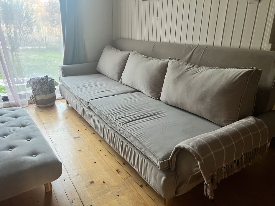 Голям, удобен диван с отоманка