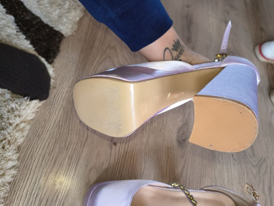 Pantofi cu platforma din satin liliac