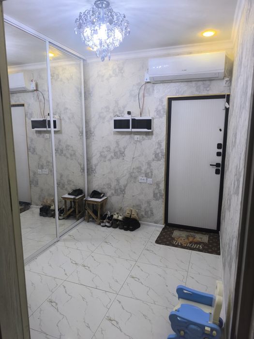 Продаю свою 3 комнатную квартиру  смебелю заходи и живи