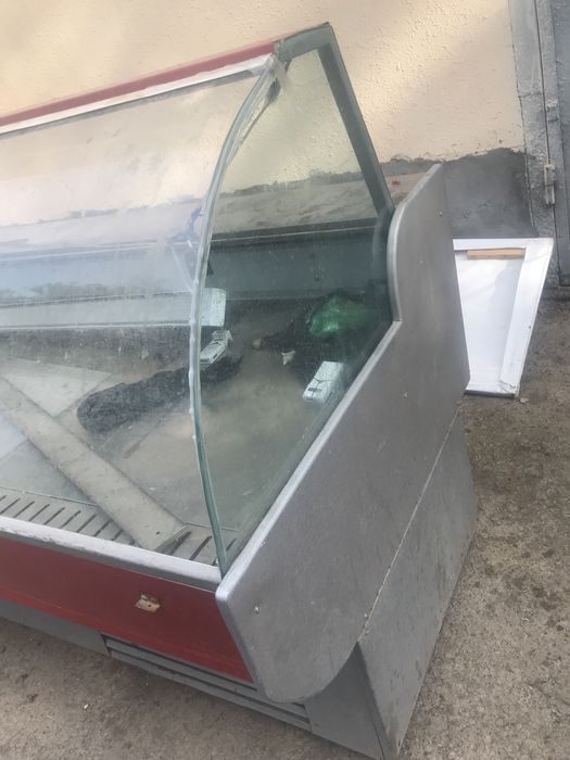 Vetirina ishlashi zor 2 ta bor bittasi eshik sal yopilmidi lekin zor