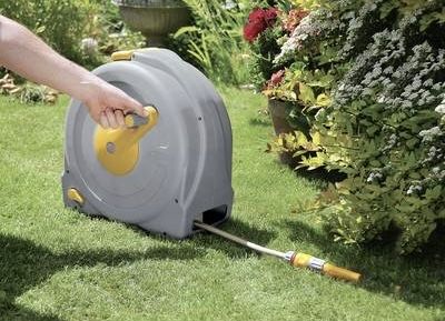 Механическая закрытая катушка со шлангом HoZelock StandingFastReel 40m