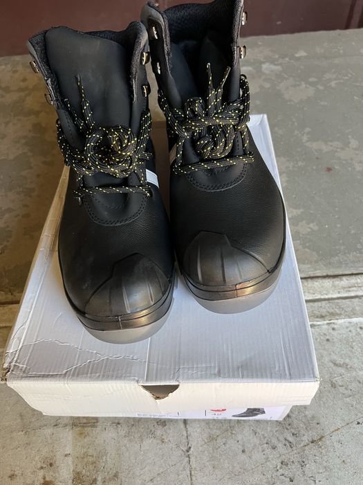 Vand bocanci protectie Uvex marimea 42