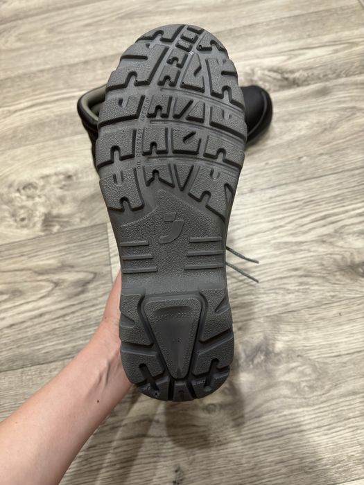 Продам мужские ботинки