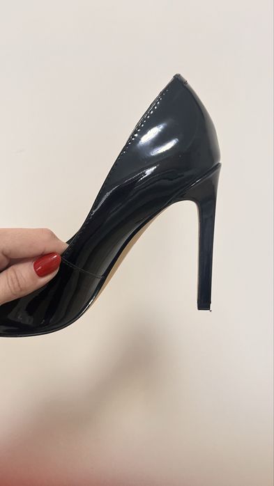 Обувки на ток Nina West