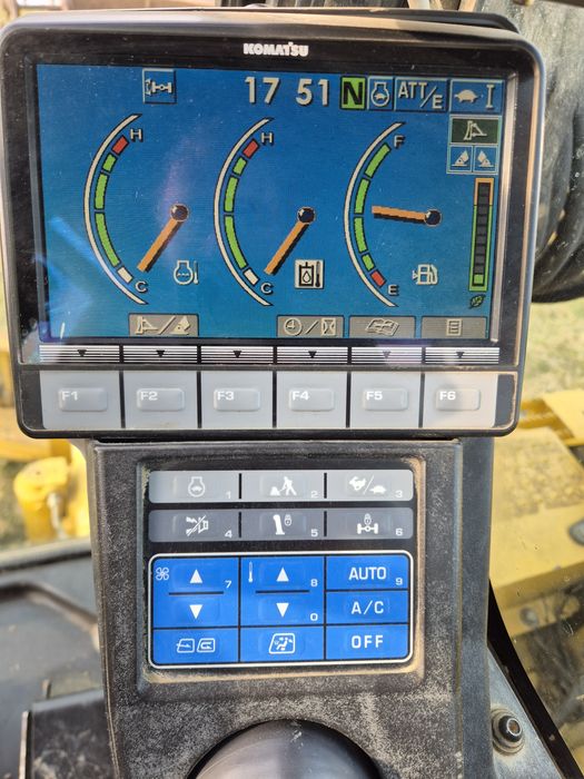 Excavator pe roti Komatsu PW 98MR