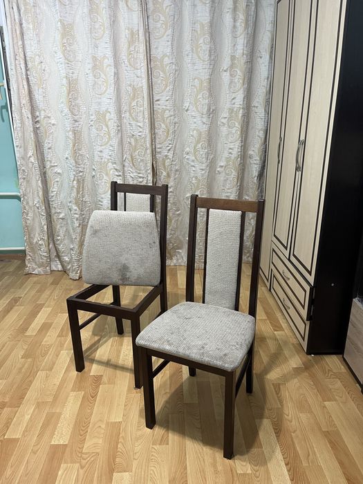 Кухонный стол со стульями