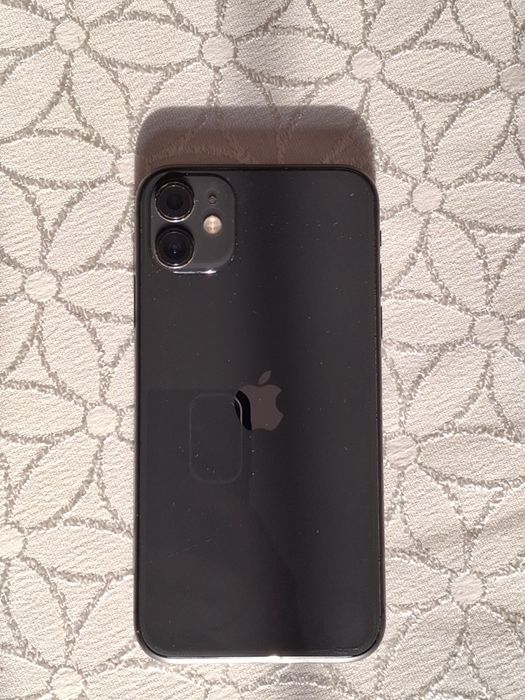 Продам Айфон 11 64гб