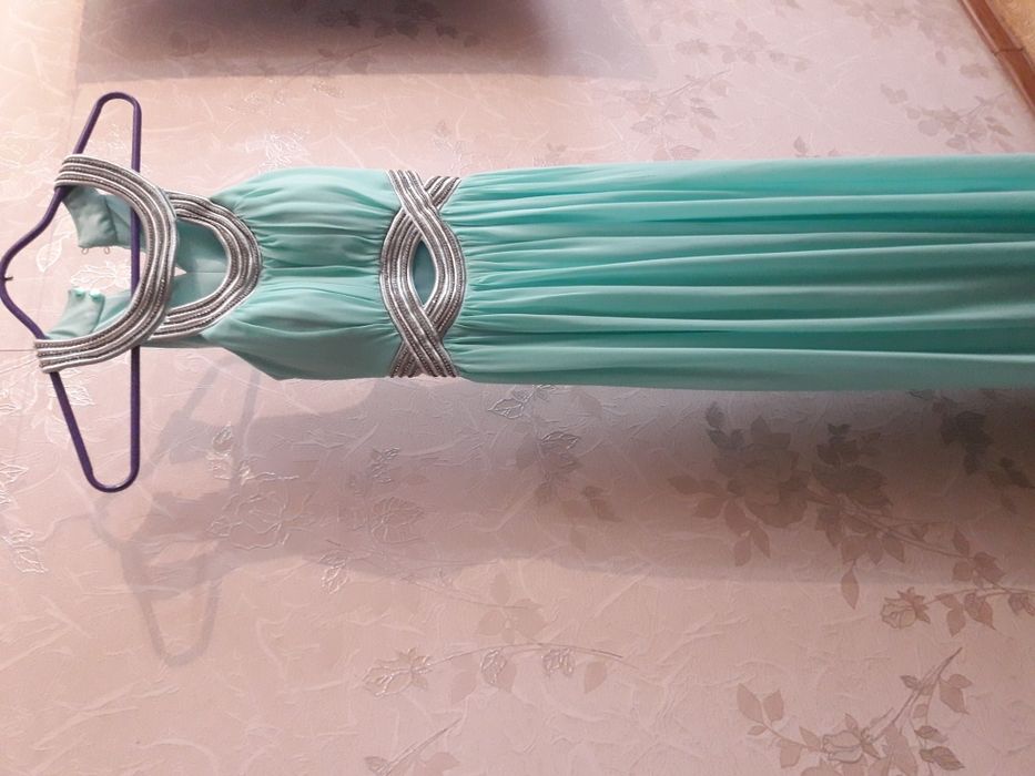 Продам платье вечернее новое!