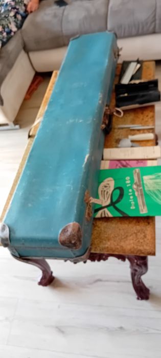 Mașină de tricotat  în stare bună de funcționare.