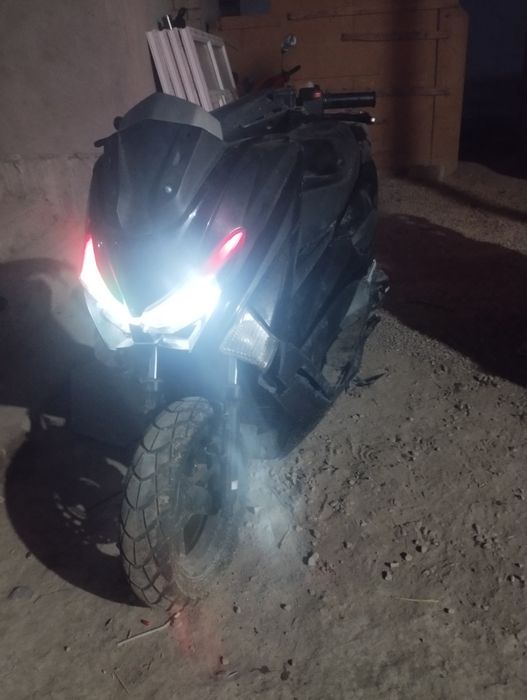 Skuter s max sotiladi 150cc