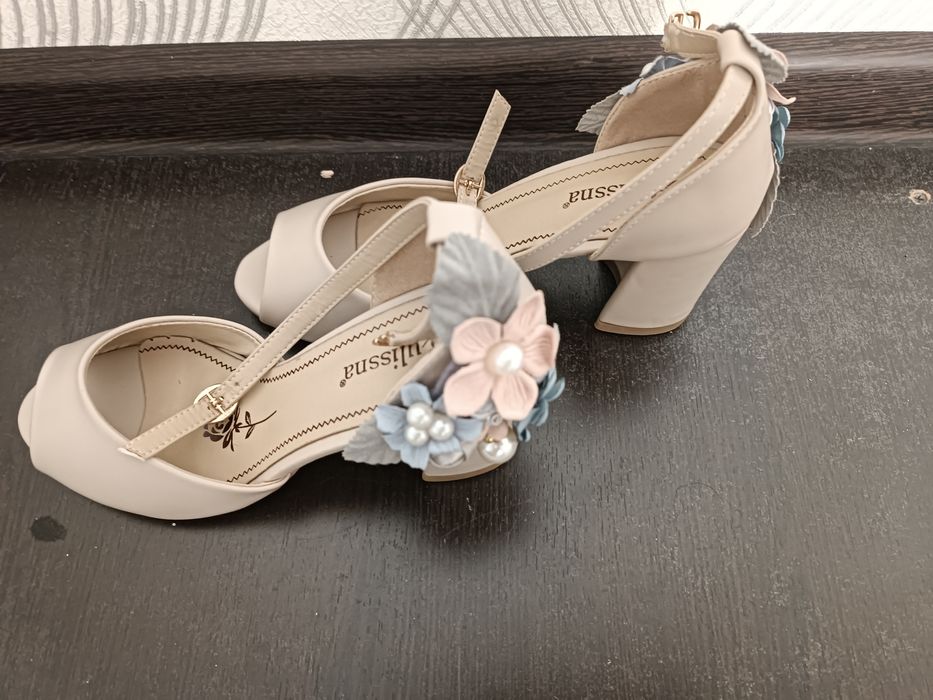 Chiroyli tuflilar kelinchelar uchun