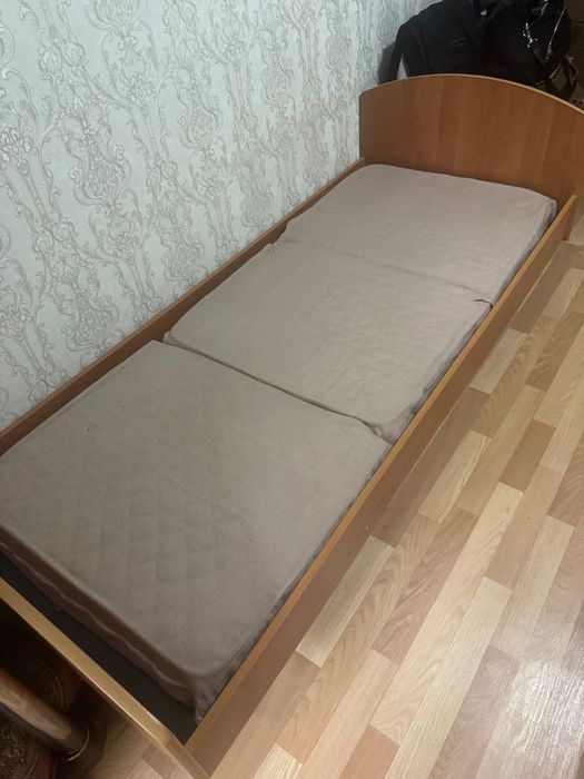 Сервант и две кровати