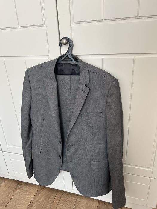 Продам мужские костюмы