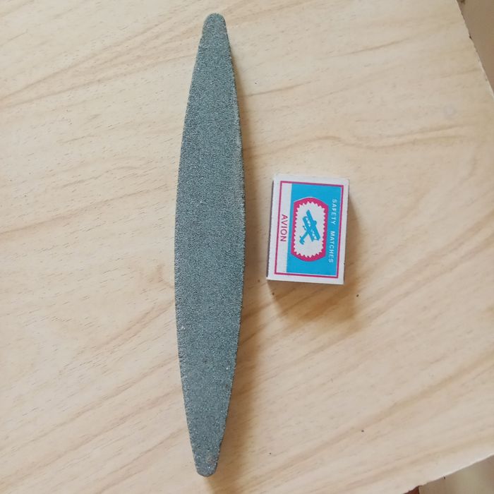 Продам точильный камень для ножей.