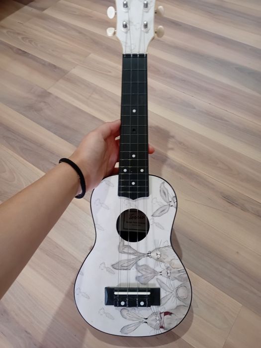 Продам укулеле сопрано