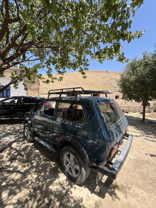 Niva 4x4 sotiladi