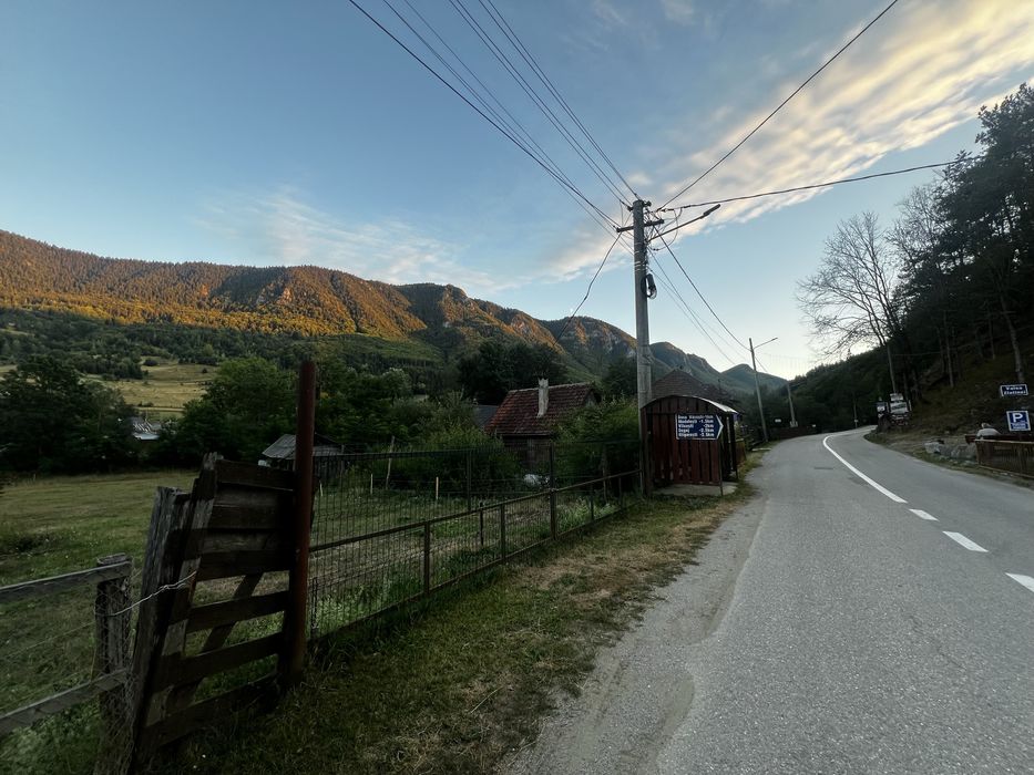 Proprietar- vand TEREN INTRAVILAN 4.050 MP DE VÂNZARE – VIDRA, ALBA Cascada Pișoaia – Dealul cu Melci | vedere spre cascadă | toate utilitățile
