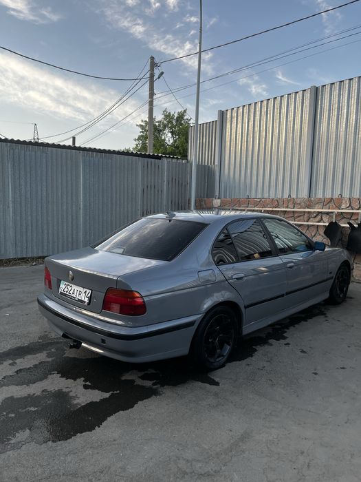 Продам bmw e39 523i