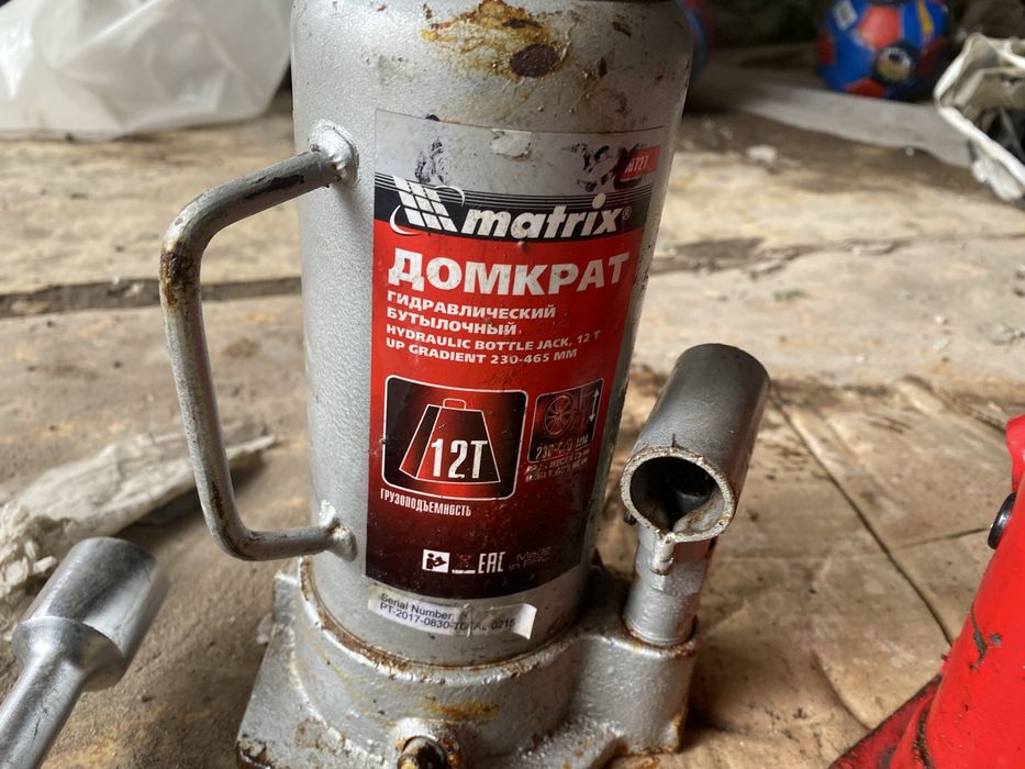 Продам домкрат оригинал
