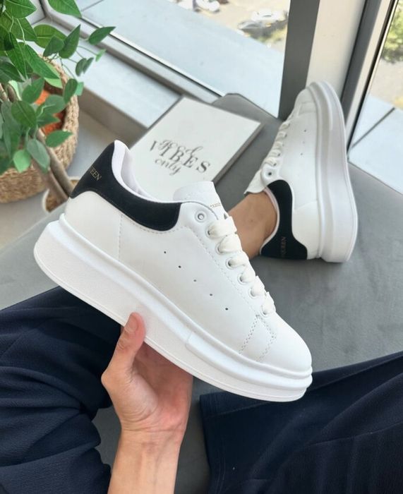 AM-Alexander McQueen