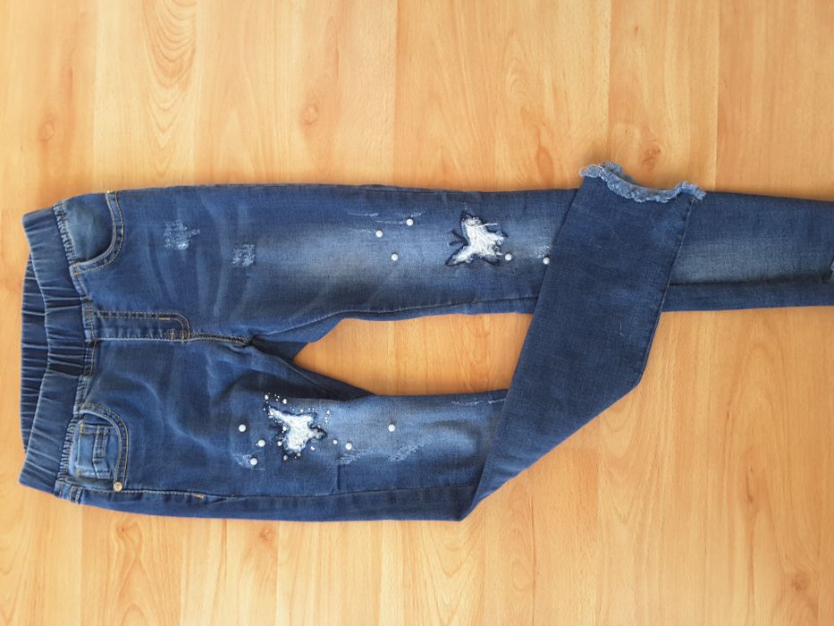 Дънки за момиче с перлички и пеперуди /10г