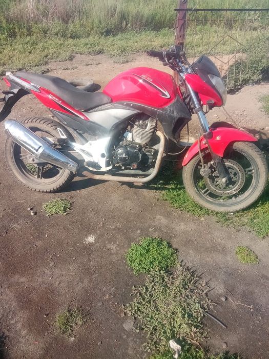 Продам мотоцикл 200кубов