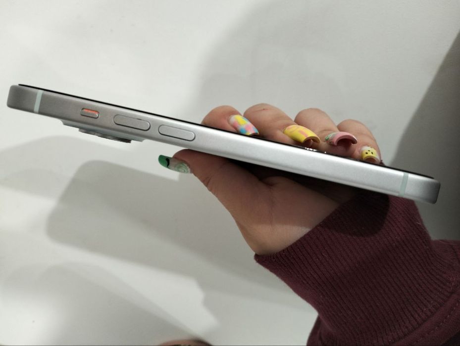 продам айфон 15