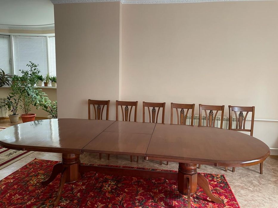 Деревянный стол