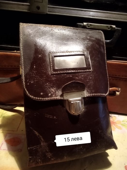 Стари чанти от естествена кожа.