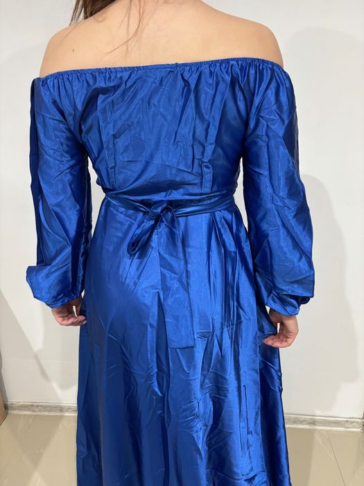 Vand rochie lunga,eleganta.