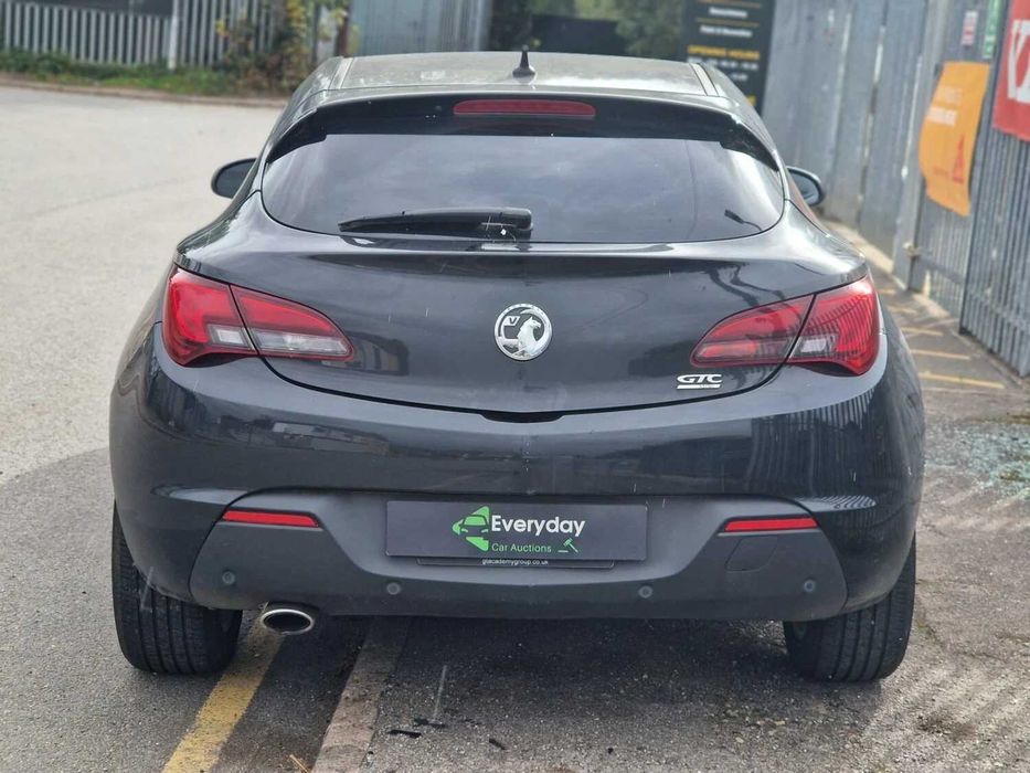 на части Opel Astra GTC Автоматик 2014 година