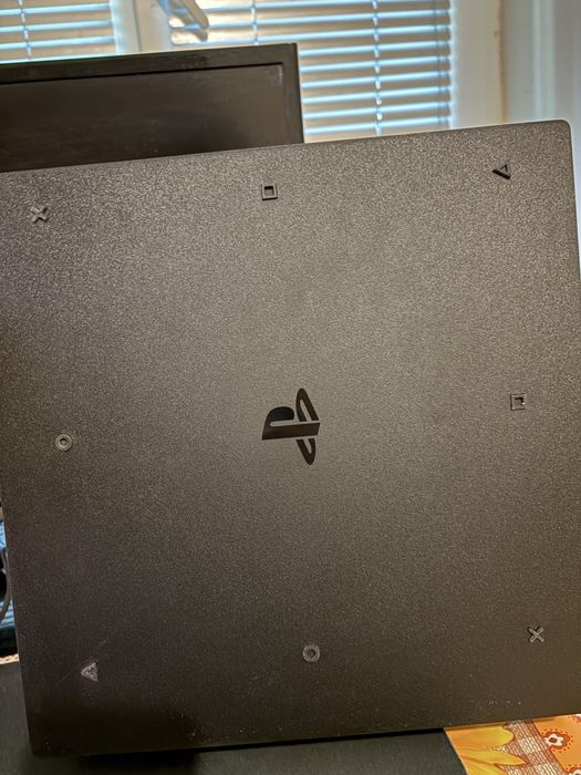 Ps 4 pro + подарък игри