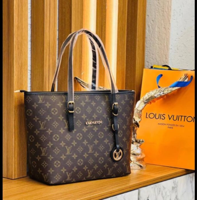 Дамски чанти и раници