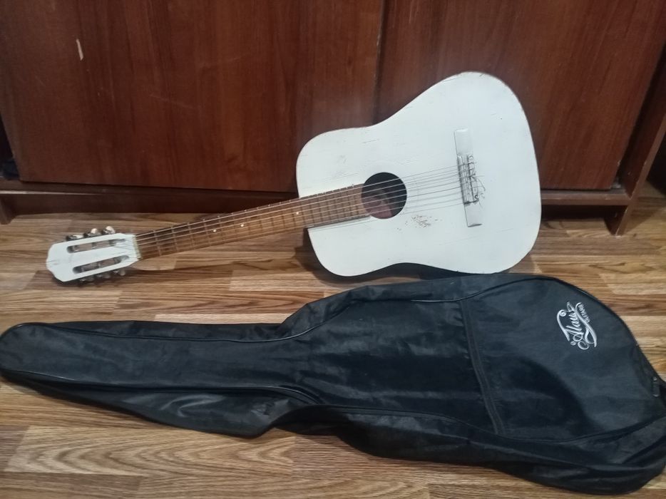 Гитара   на  Левую руку