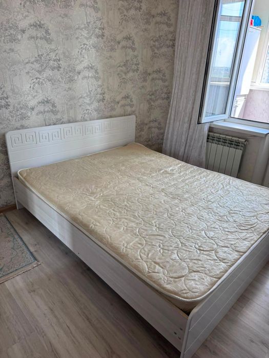 Продам двуспальную кровать