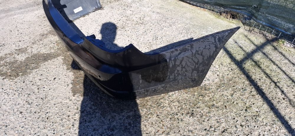 Vand capota si bara spate cu gauri si mufe de senzori  pentru BMW E60