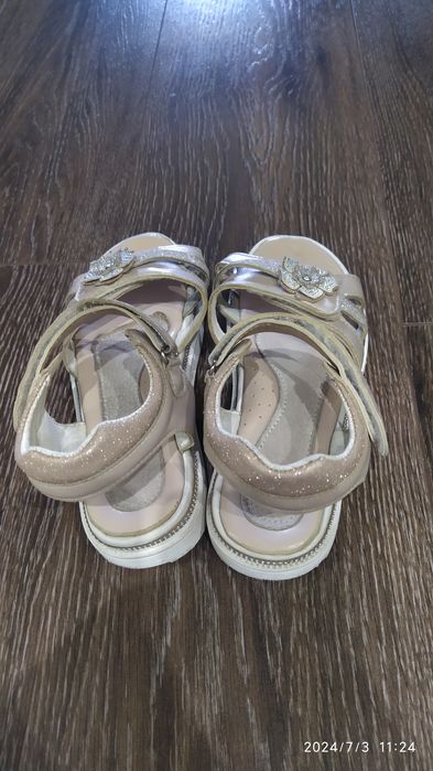 Обувь для девочек.