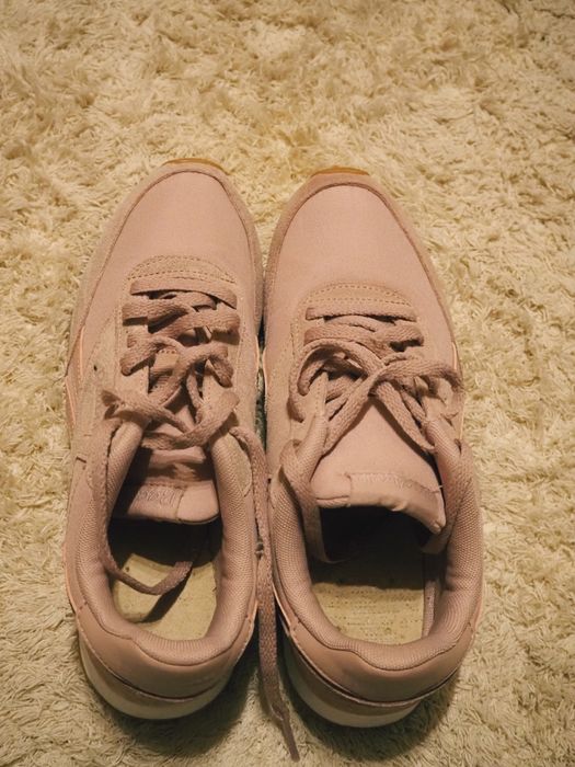 Vând adidași Reebok