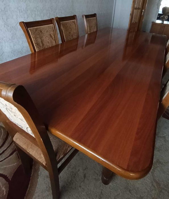 Стол со стульями
