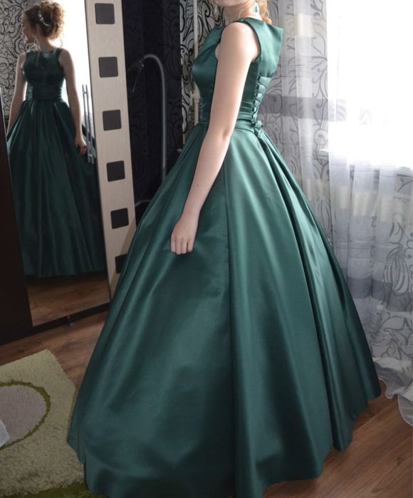 Вечернее изумрудное платье