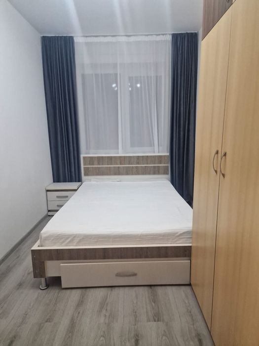 Închiriez apartament cu 3 camere