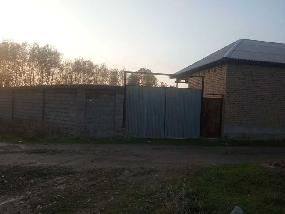 Участка сотилади 15 сотх хона 3 уйи бн