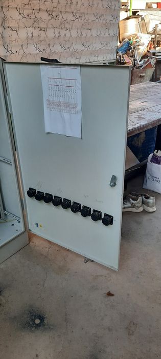 Продам щит под электричество