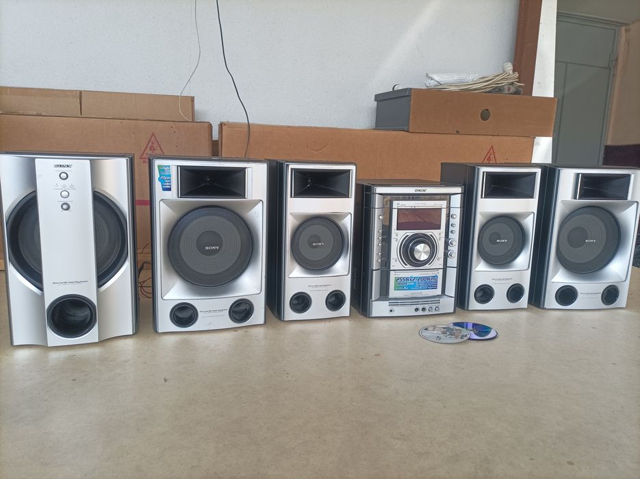 Sony 7800w muzikalni sentr sotiladi sastayanasi yaxshi hamma joyi ishl
