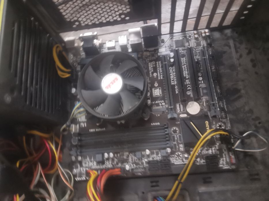 Vând kit urgent ddr 4  în stare foarte bună fără defecte ascunse