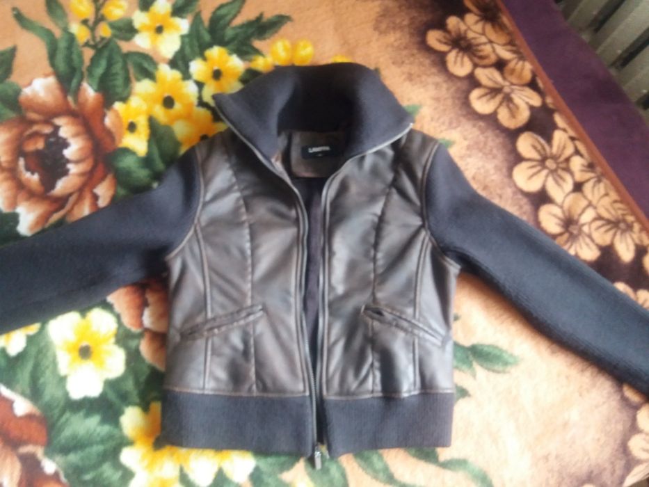 Продам куртки на мальчика