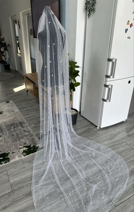 Voal cu perle diferite marimi