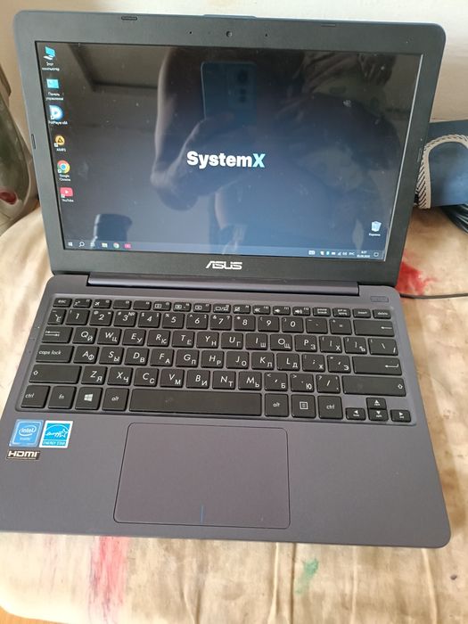 asus netbuk celeron n3350