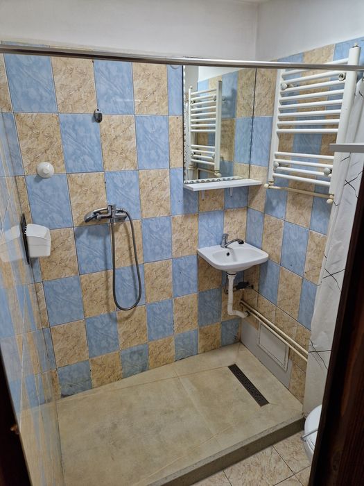 Închiriez garsoniera